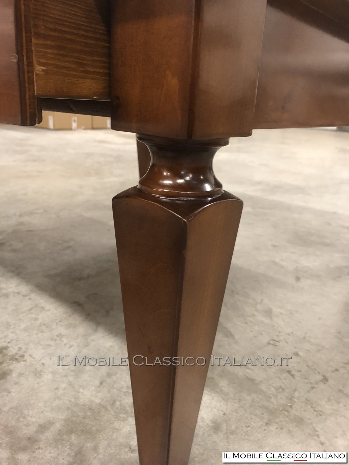 Tavolino da salotto basso in stile classico